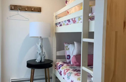 Leamington Casa | Lakefront relaxation, hot tub, and adventure awaits at Seacliff Park and beach