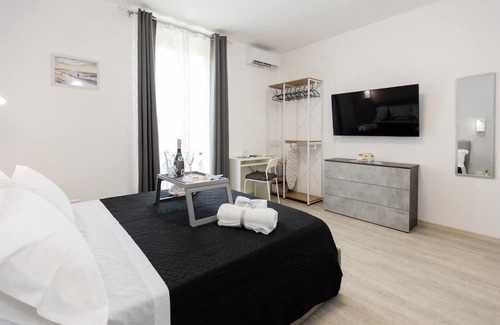 Acradina Apartamento | Charming flat with 1 bedroom 1 Large bed +1 Sofa bed , bathroom and full kitchen