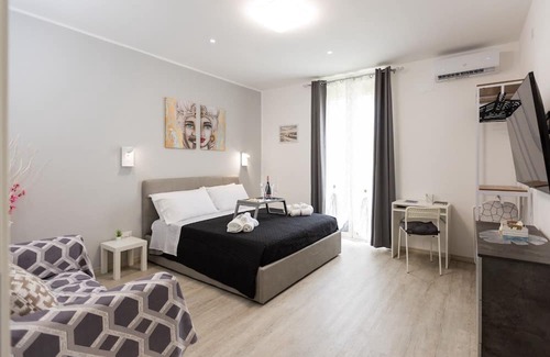Acradina Apartamento | Charming flat with 1 bedroom 1 Large bed +1 Sofa bed , bathroom and full kitchen