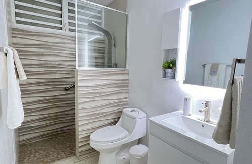 Rio Piedras Casa | Charming 3-bedroom house, pool and 5 min from SJU airport.