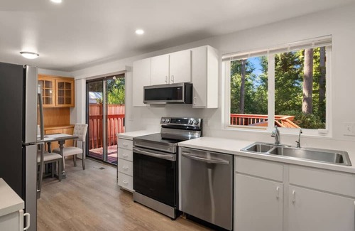 Lakeland North Casa | 4BR Modern Home | Newly Renovated | Yard | Firepit