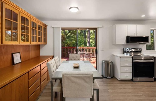 Lakeland North Casa | 4BR Modern Home | Newly Renovated | Yard | Firepit