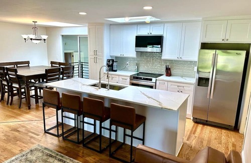 Fall City Casa | 7Bed | Fall City Modern Retreat | Pool | Hot Tub