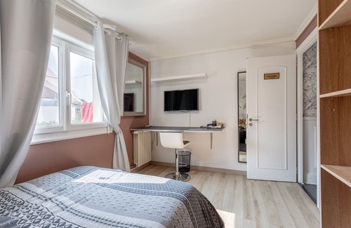 La Ferriere Apartamento | Apartment 'Appt Rez-de-jardin Salle De Réunion' with Garden and Wi-Fi