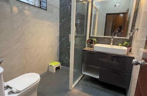 Chanda Nagar Apartamento | Luxurious Garden-View Duplex in Hyderabad,4-bedroom with AC, WIFI