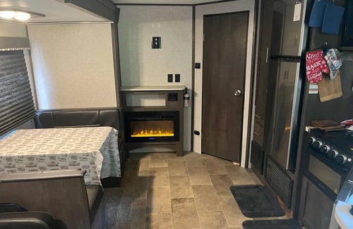 Andrews Casa | beautiful views from this 2021 rv that sleeps 5 comfortably. full size fridge
