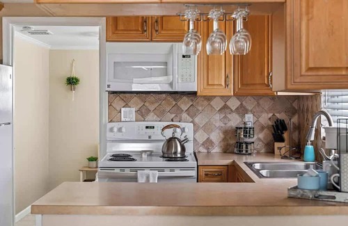 Bradenton Casa | Heated Pool + Near IMG & Beaches + King Bed + 4BR