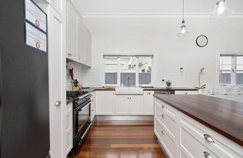 North Perth Casa | Grand Hyde Park 3 Bedroom Home by WorldWide Welcome