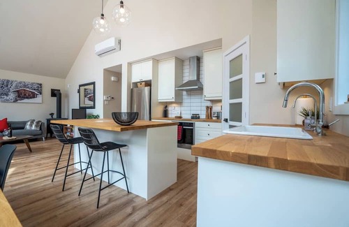 Amherst Casa | Chalet Serenity| Hot Tub | Lake Access |Pool Table