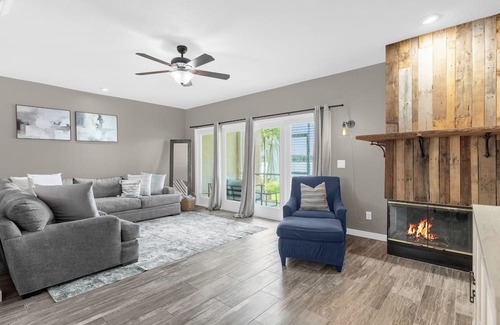 Clermont Casa | Lakefront, Patio 3 bedroom
