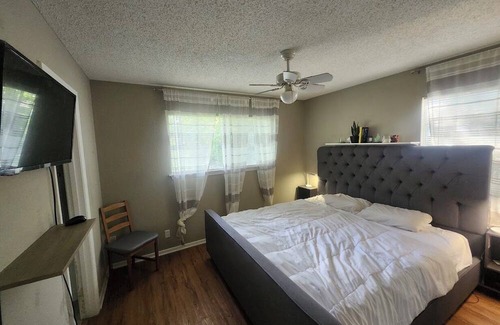 East Congress Casa | LOCATION LOCATION LOCATION! Austin home w/ Pool, FULLGYM, IceBath & PaddleBoards