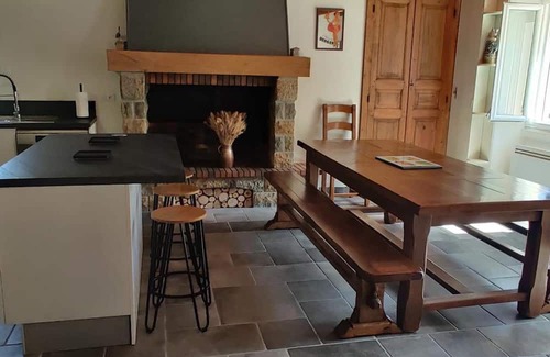 Thevet-Saint-Julien Casa | Holiday Home 'La Pouzerie' with Private Pool, Private Terrace and Wi-Fi