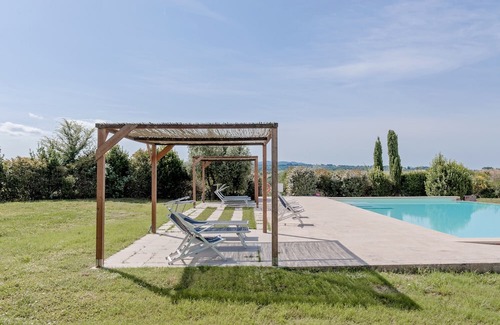 Toiano Casa | Holiday Home 'Casa Rossa - Campagna Toscana' with Shared Pool, Private Garden and Wi-Fi