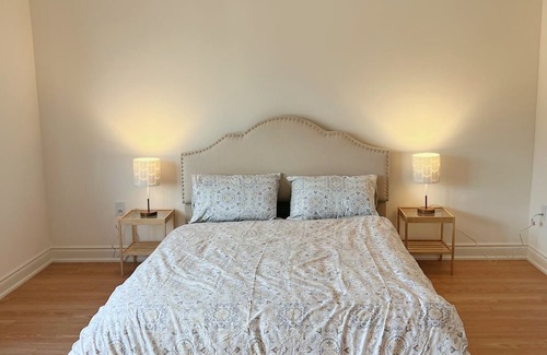 Richmond Hill Casa | 2 entire bedrooms with 2 private bathrooms