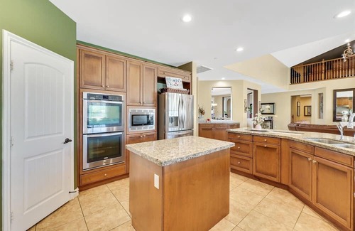 Woodcrest Casa | 5 bed rooms 3.5 bathroomnPool tablenHome theaternFire place indoor /outdoor