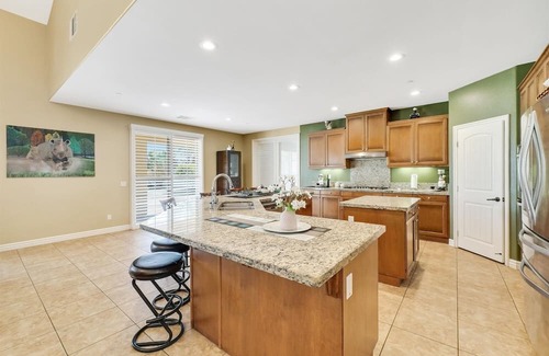 Woodcrest Casa | 5 bed rooms 3.5 bathroomnPool tablenHome theaternFire place indoor /outdoor