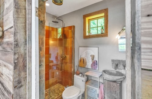 Independence Casa | NEW LISTING! Mountain Cabin: Vintage Charm Meets Modern Luxury by RedAwning