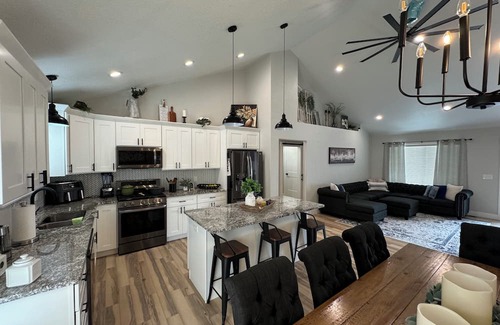 Gillette Casa | Clean beautiful house 3 minutes from CAM-PLEX & 1 min from Energy Sports Complex