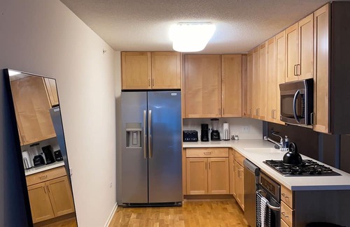 Skokie Condominio | Cozy 2-bedroom condo in Skokie