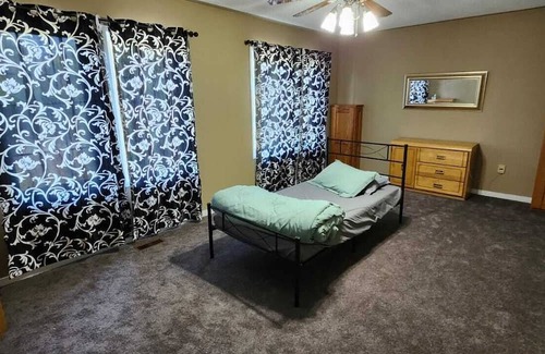 Ajax Casa | Superb 4-bedroom house in charming Ajax with WiFi, AC, Beach near the Lake,Trail