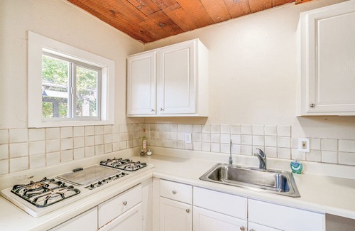 Monterey Apartamento | Central Salinas Apartment, Moments to Monterey!
