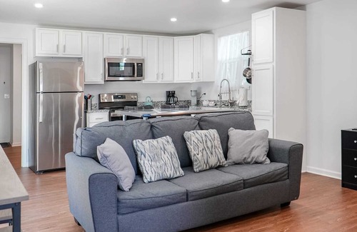 Phoenix Hill Apartamento | Unique Shipping Container Retreat: Five 1BR Units