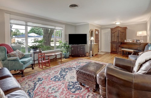Spring Branch West Casa | Cozy 3-bedroom house in fabulous Spring Branch, quiet and close to town.