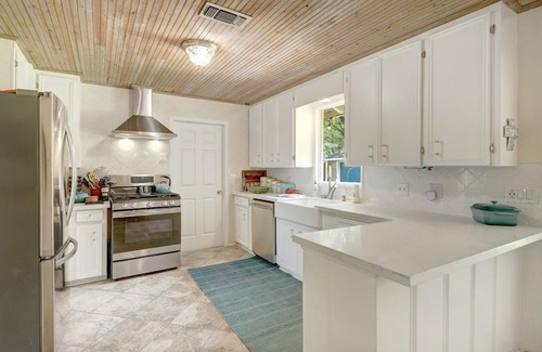 Spring Branch West Casa | Cozy 3-bedroom house in fabulous Spring Branch, quiet and close to town.
