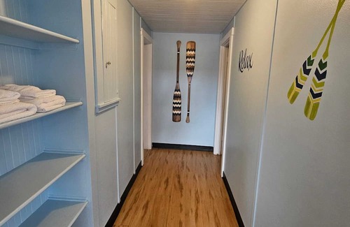 Lakeport Cabina | Cabin with 1 Queen bed & 2 Doubles /Kitchen