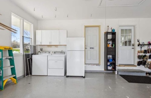 Brandt Cabina | Shady Beach Retreat at Lake Cochrane - Gary, SD