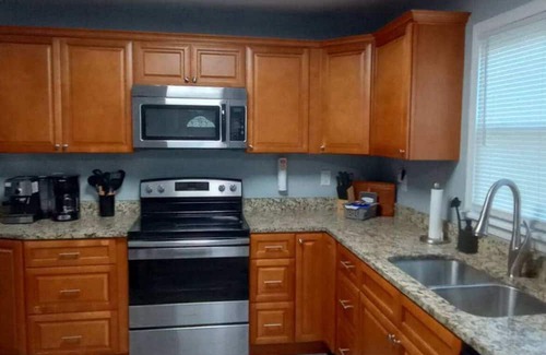 Newport News Casa | Cozy 3-bedroom house in tranquil Newport News with AC, WiFi