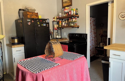 Wilburton Apartamento | Cute and cozy hideaway located in picturesque small town Oklahoma.
