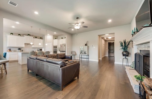 Keene Casa | Classy 2334 square foot Luxurious Home