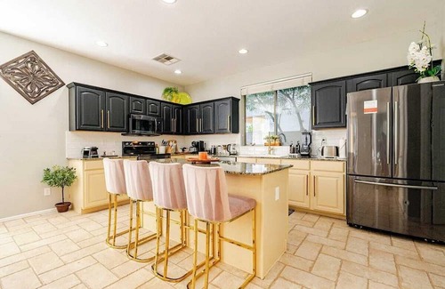 Gilbert Casa | 10 Mins from Golfing & Restaurants. Private Pool & Neighborhood Walking Paths.