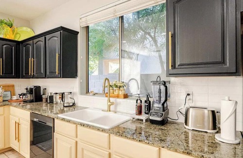 Gilbert Casa | 10 Mins from Golfing & Restaurants. Private Pool & Neighborhood Walking Paths.