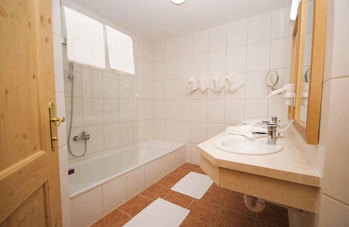 Brixen im Thale Cabina | Holiday house with a view of the mountains
