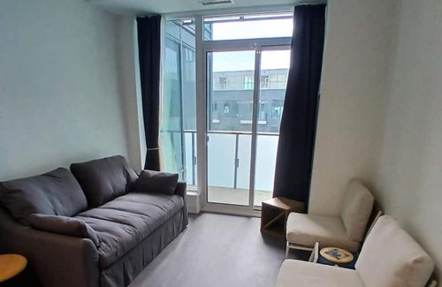 Newtonbrook Apartamento | Family sized condo in Toronto, steps to the Finch subway station and shops.