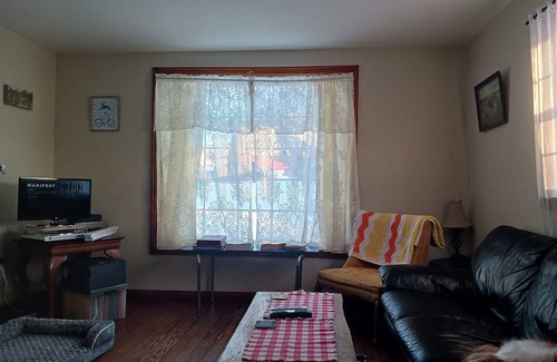 Star City Casa | Simple, cozy 2-bedroom single family house in Morgantown w/ AC, WiFi, dogs ok