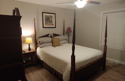Lawrence County Casa | Charming 3-bedroom secluded house surrounded by trees with AC, 4 tvs and WiFi.