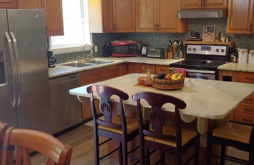 Lawrence County Casa | Charming 3-bedroom secluded house surrounded by trees with AC, 4 tvs and WiFi.