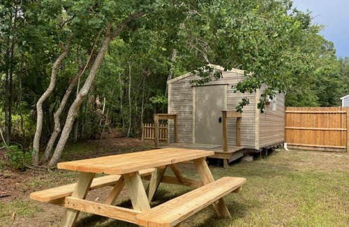 Wesconnett Cabina | Cozy cabin in welcoming Jacksonville with AC
