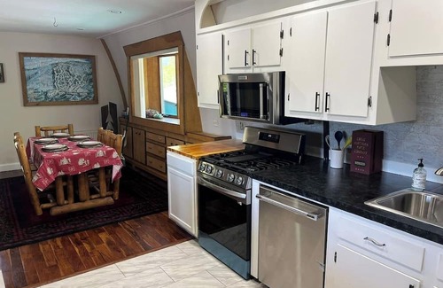 Rumney Casa | Mountain View Escape w/Hot Tub