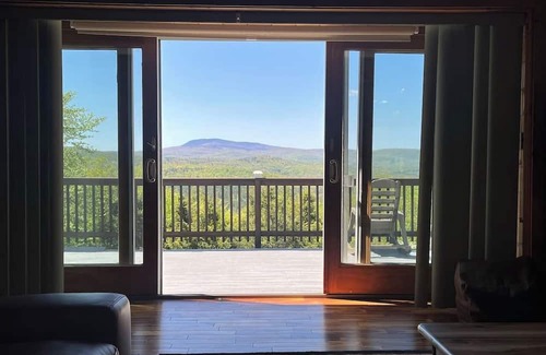 Rumney Casa | Mountain View Escape w/Hot Tub