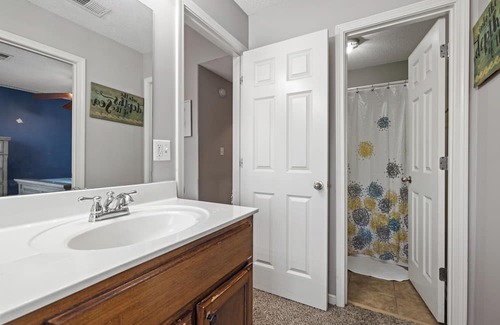 Olive Branch Casa | Spacious family friendly 4-bedroom house in Wonderful Olive Branch with AC, WiFi