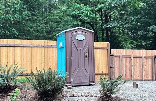 West Hills Alquiler De RV | Marvelous camp near Rocky Brook Falls - Brook