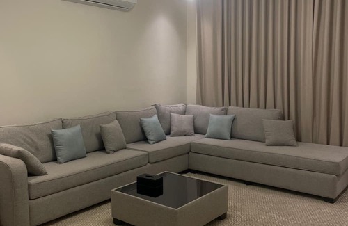 Buraydah Alquiler De Eote | 4-bedroom Yacht in delightful Buraydah with WiFi, AC
