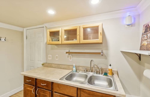 Bryn Mawr-Skyway Casa | NEW LISTING! Peaceful Retreat Near Parks & Lake by RedAwning