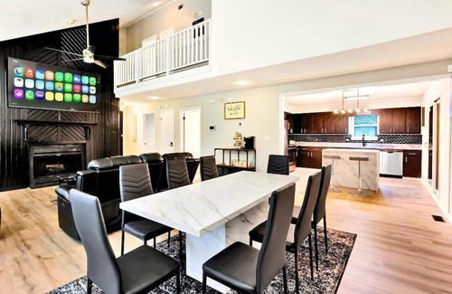 Martinez Casa | Modern 4 Bed Near Augusta: Pool, BBQ, Jacuzzi Tub
