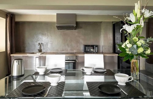 Saint-Vallier-de-Thiey Villa | Homerez - Villa in Cabris with Pool