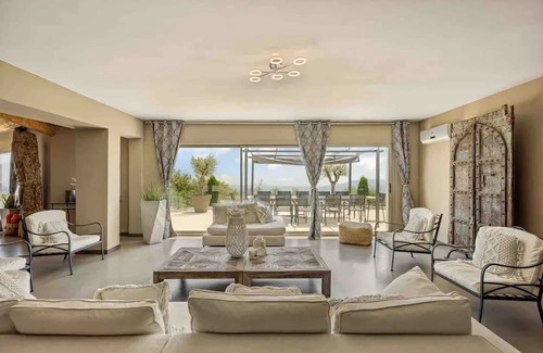 Saint-Vallier-de-Thiey Villa | Homerez - Villa in Cabris with Pool